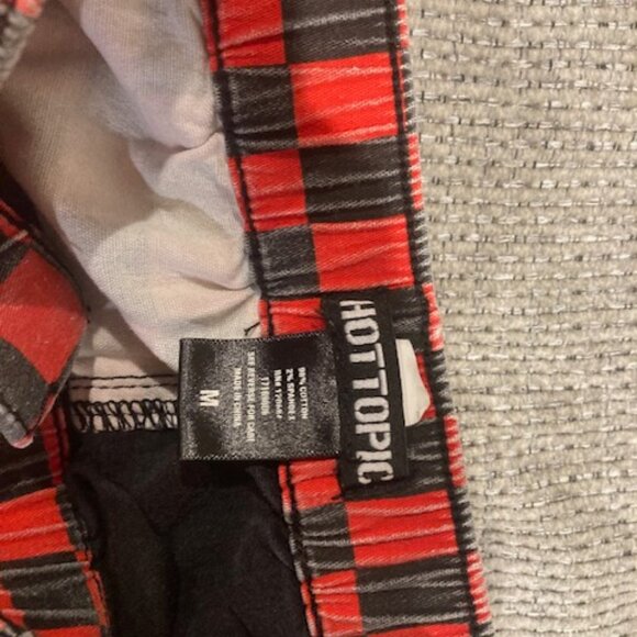 Red and Black Half checkered pants, with pockets - Picture 3 of 3